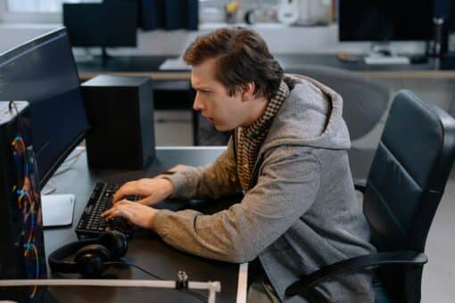 Assurance professionnelle developpeur : garanties et tarifs 2026